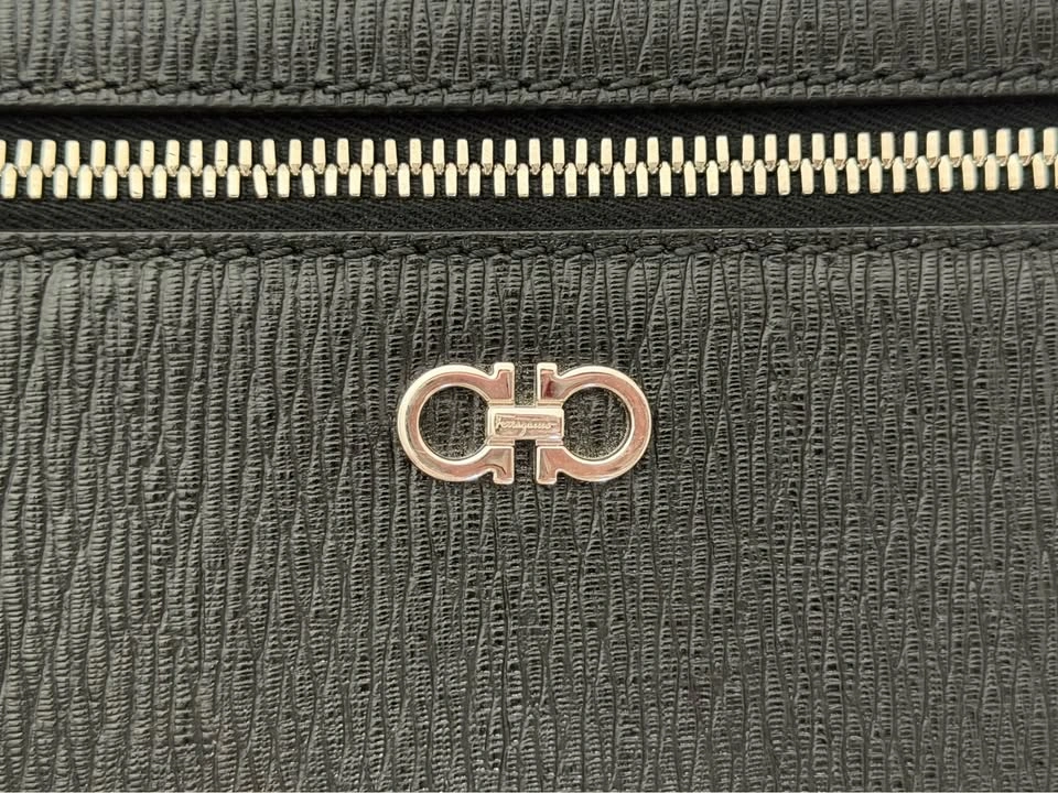 Salvatore Ferragamo Gancini Logo Plaque Clutch Bag - photo 2