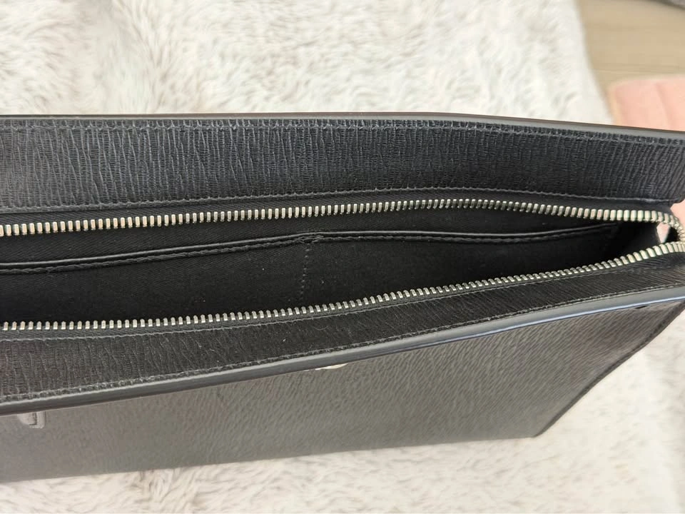 Salvatore Ferragamo Gancini Logo Plaque Clutch Bag - photo 5