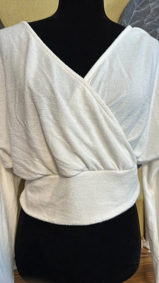 Sadie & Sage Longsleeve wrap front crop Top - photo 2
