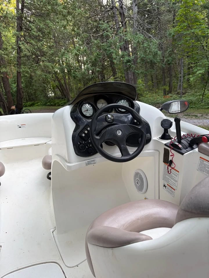 2000 Yamaha LS 2000 Twin-Engine Jet Boat - photo 4