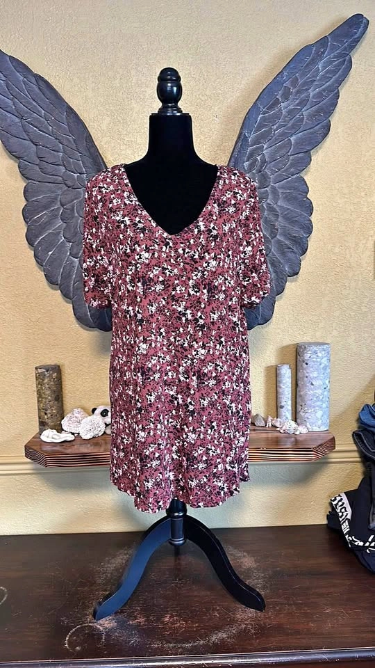 In every Story Floral VNeck Tee Shirt
