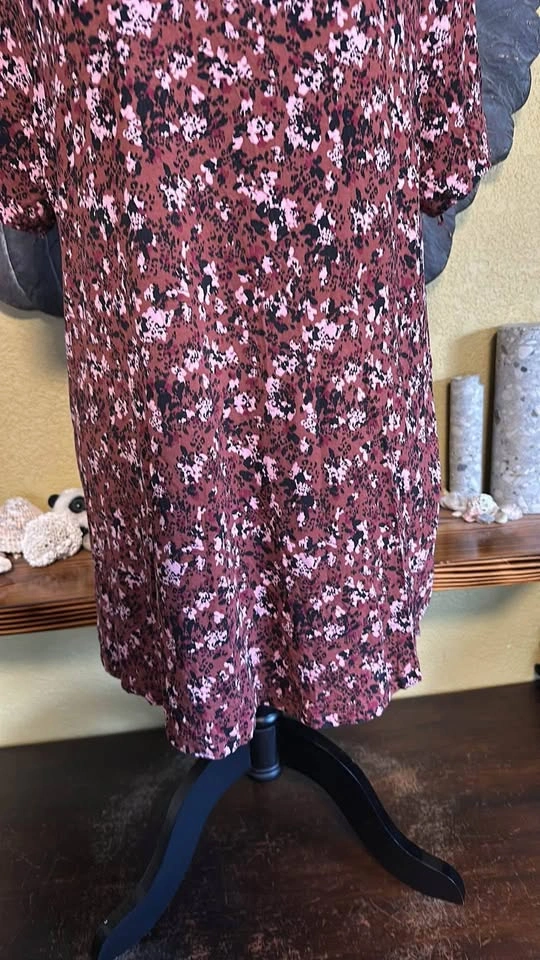 In every Story Floral VNeck Tee Shirt - photo 3