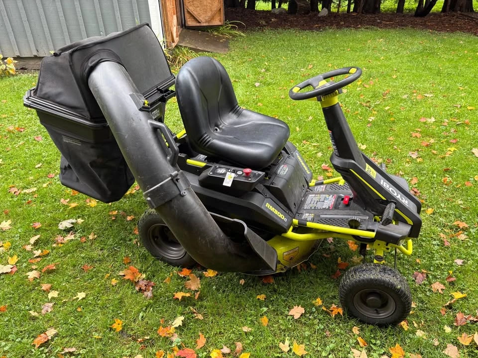 Ryobi RM300e Riding Lawn Mower with New Batteries & Bagger - photo 4