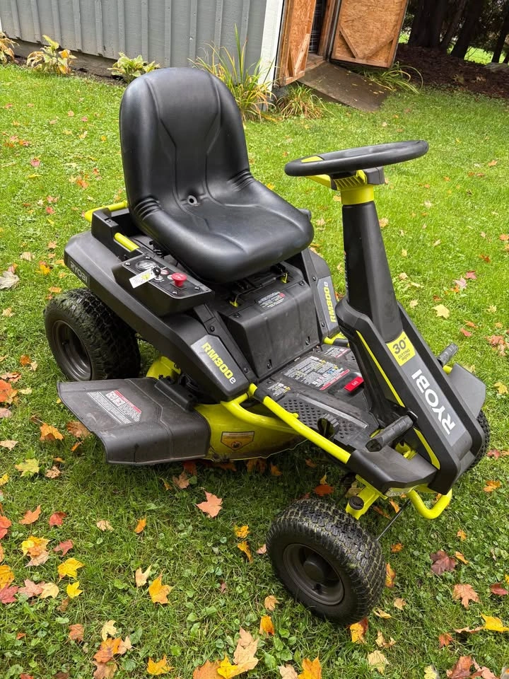 Ryobi RM300e Riding Lawn Mower with New Batteries & Bagger - photo 5