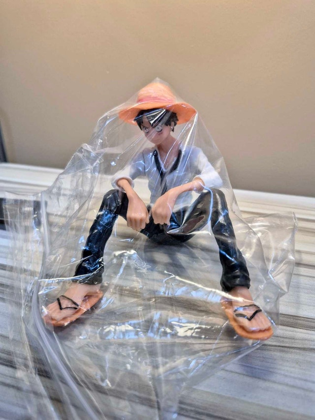 4.7" One Piece Monkey D. Luffy Sitting PVC Action Figure - photo 3