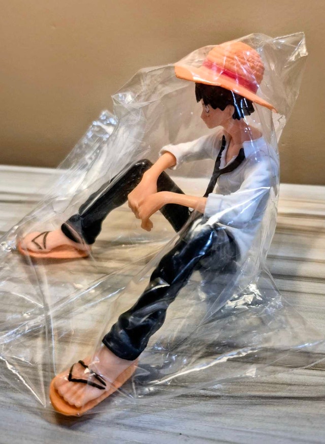 4.7" One Piece Monkey D. Luffy Sitting PVC Action Figure - photo 4