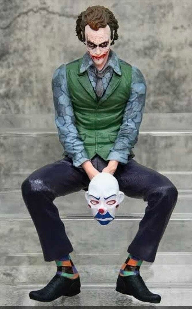 DCEU The Dark Knight HEATH LEDGER THE JOKER 4" Sitting Figure