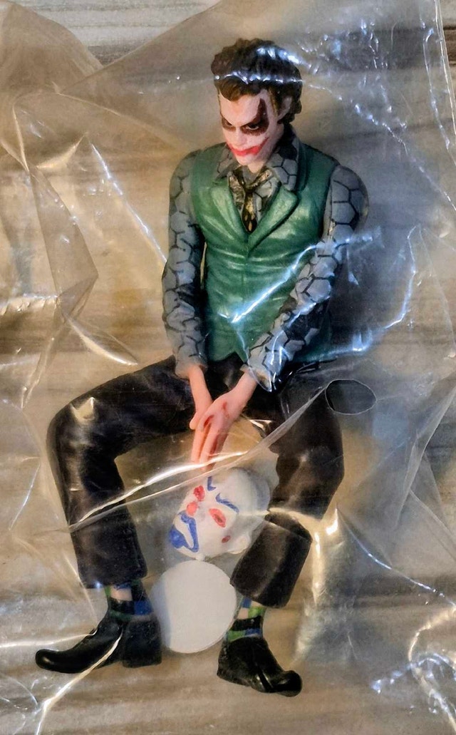 DCEU The Dark Knight HEATH LEDGER THE JOKER 4" Sitting Figure - photo 3
