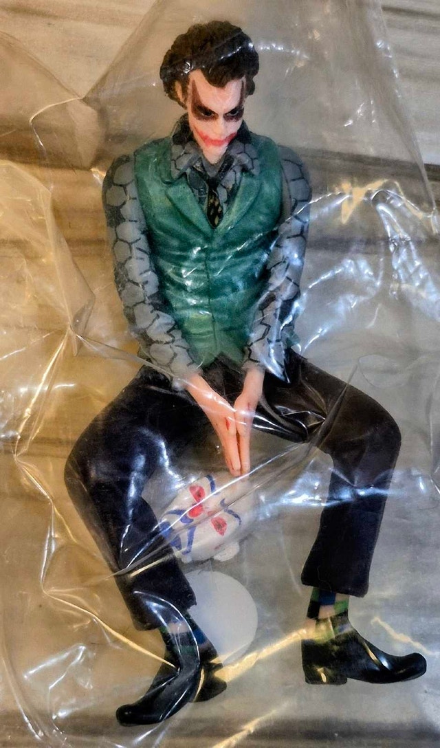 DCEU The Dark Knight HEATH LEDGER THE JOKER 4" Sitting Figure - photo 4