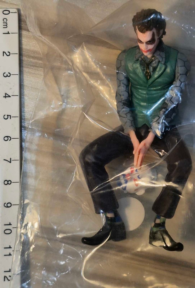 DCEU The Dark Knight HEATH LEDGER THE JOKER 4" Sitting Figure - photo 5