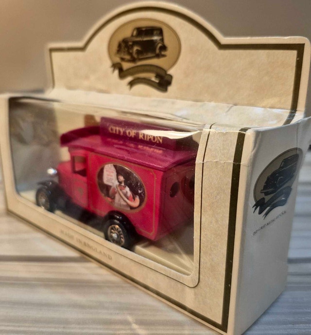 Lledo City of Ripon Vintage Die-Cast Model Van Made in England - photo 3