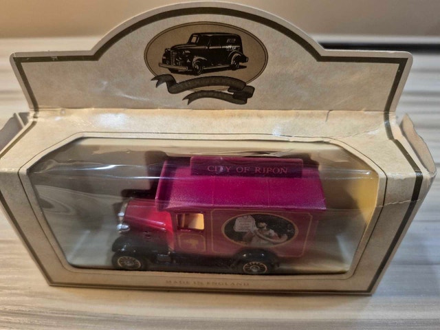 Lledo City of Ripon Vintage Die-Cast Model Van Made in England - photo 4