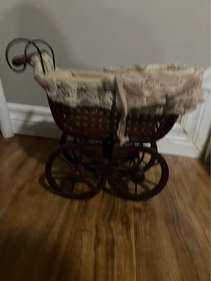Small vintage/antique doll carriage - photo 2