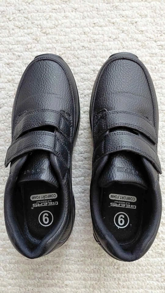Geers Comfort Foam Slip-Resistant Velcro Sneakers Size 9