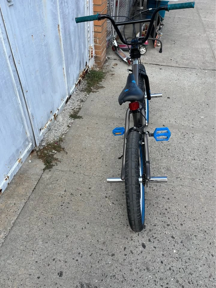 Mongoose Radical BMX Bike pick up only - photo 3
