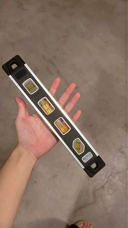 Magnetic torpedo level