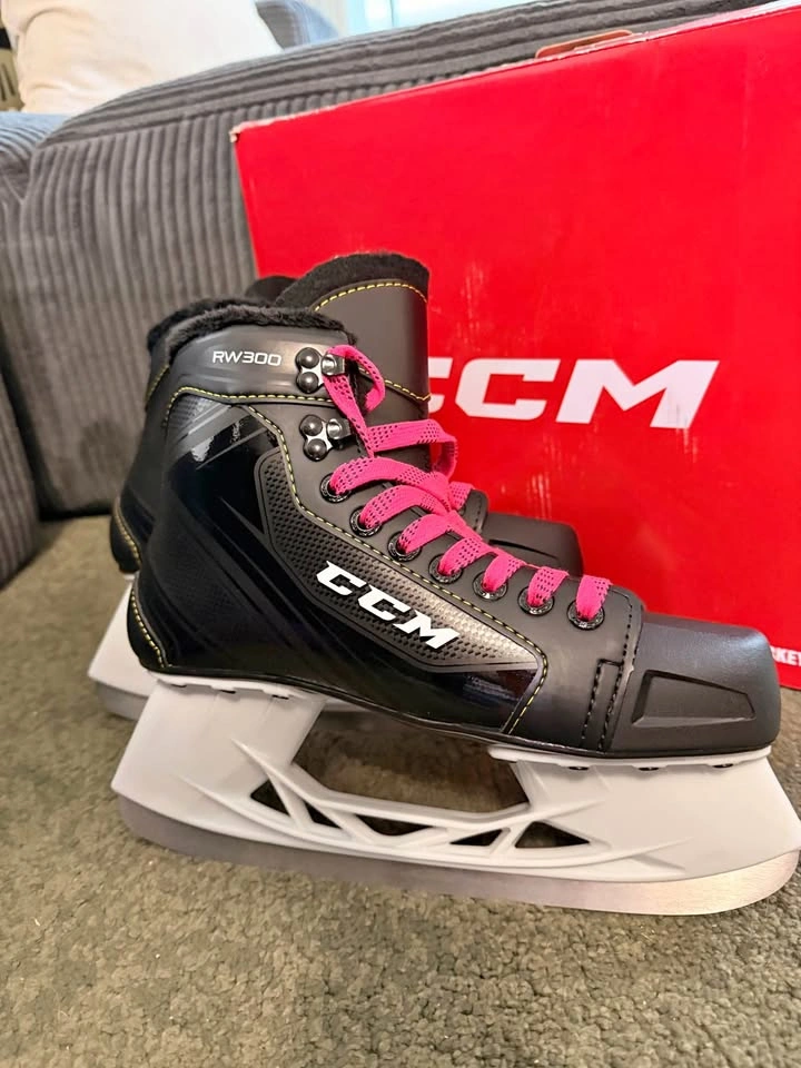CCM RW300 Ice Skates – Size US 8.5 / EU 42 / 26 cm – Like New