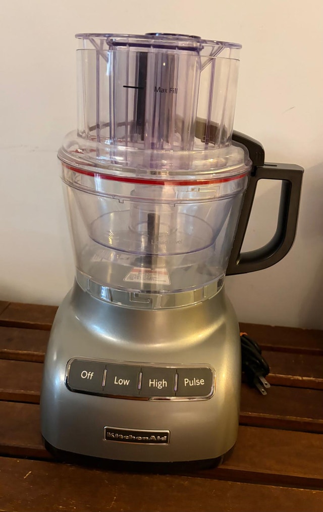 Kitchen Aid food processor, including all accessories!