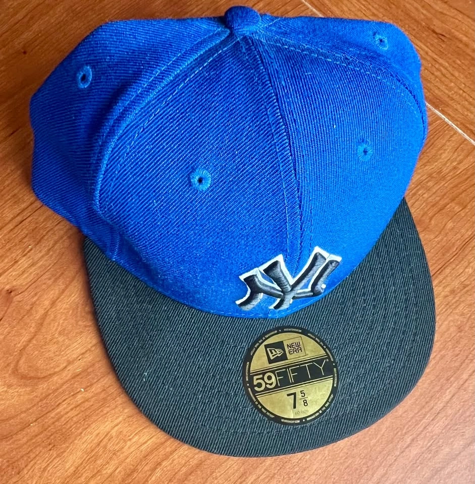 New Era Yankees Fitted Hat (Blue/Black) – Size 7 5/8 – Like New