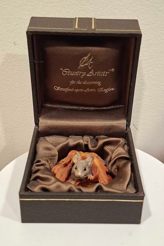 Country Artists Mouse Figurine