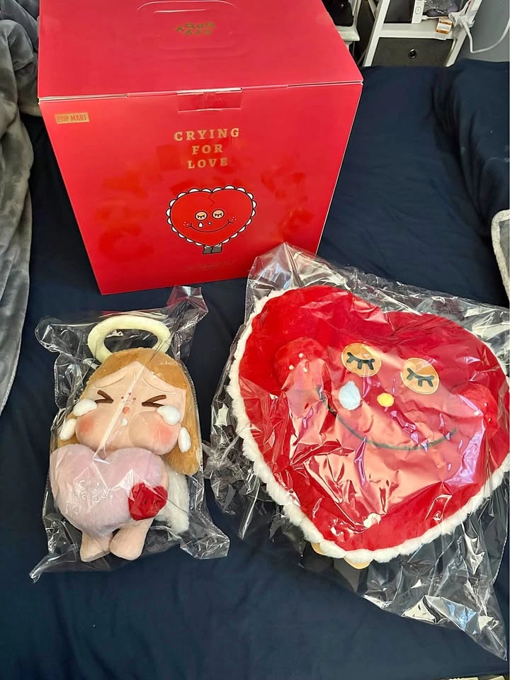 Pop Mart Crybaby Crying For Love Plush Gift Box