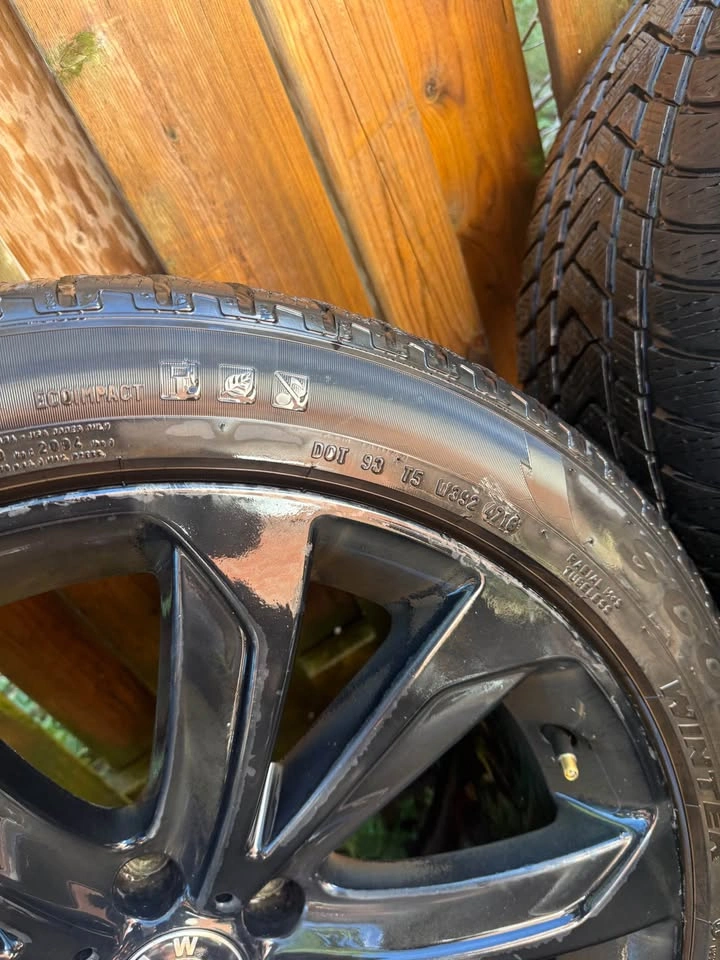 Set of OEM 20” Staggered BMW X5/X6 Rims On Pirelli Scorpion Wint - photo 4