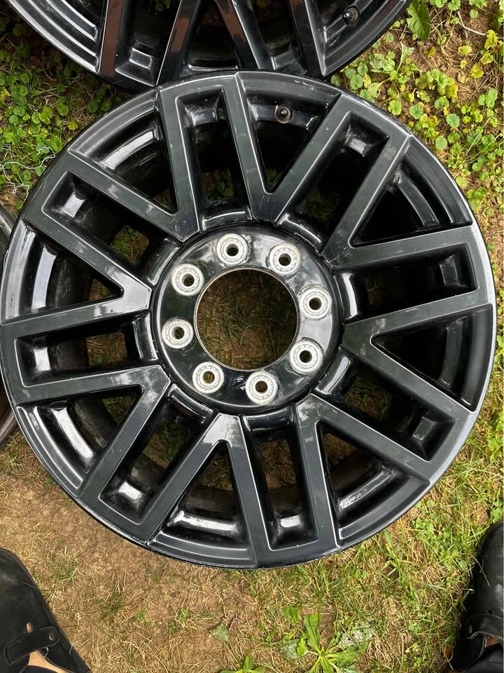 Set of OEM 18” Ford F250/F350 Rims - photo 2
