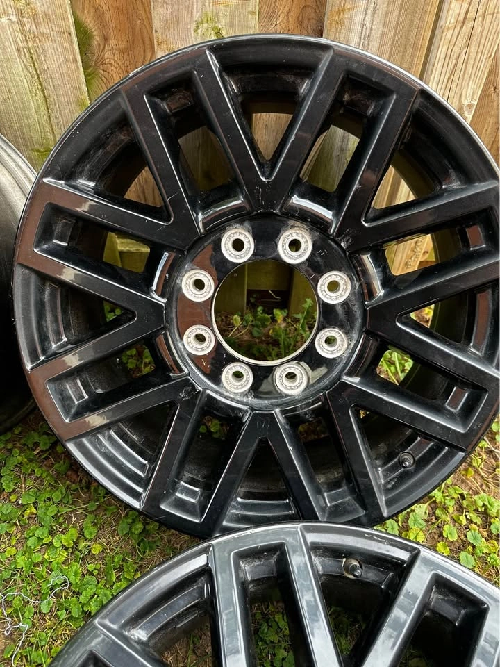 Set of OEM 18” Ford F250/F350 Rims - photo 3