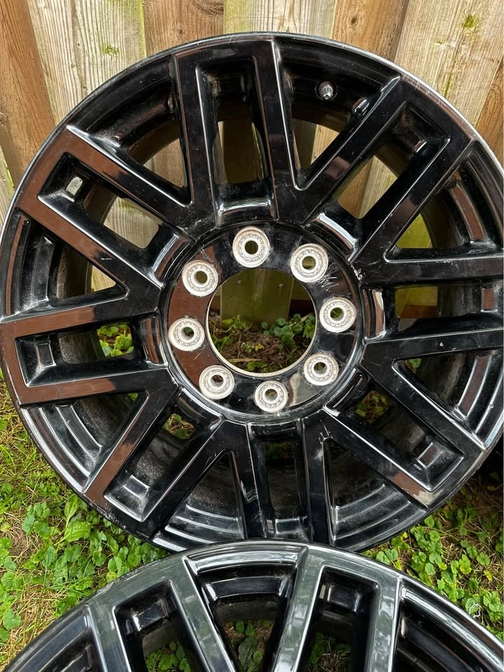Set of OEM 18” Ford F250/F350 Rims - photo 5