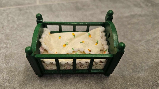 Sylvanian Families Baby Cot