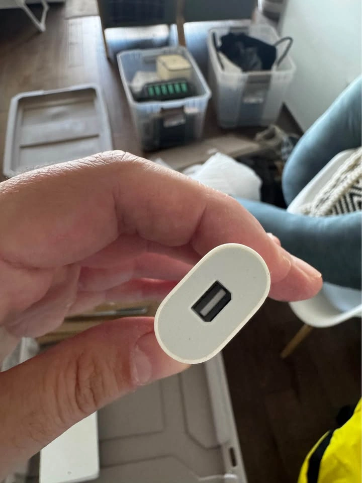 Apple Thunderbolt 3 (USB-C) to Thunderbolt 2 Adapter - photo 2
