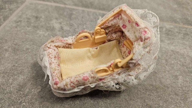 Sylvanian Families Moses Crib