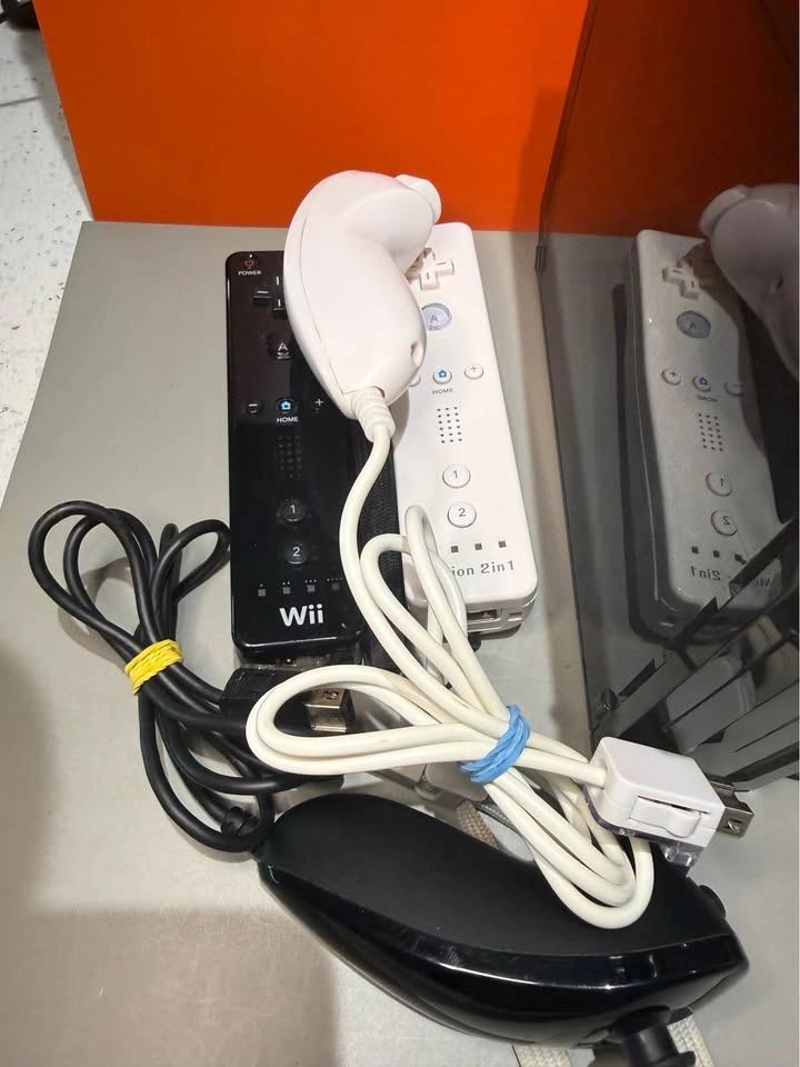 Nintendo Wii Console Bundle - photo 2