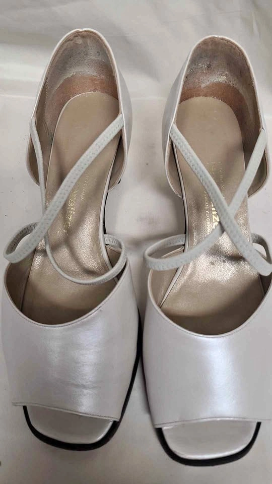 Naturalizer Off-White Peep Toe Block Heel Shoes