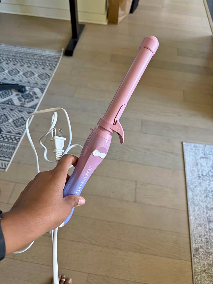 Beachwaver hair curling iron