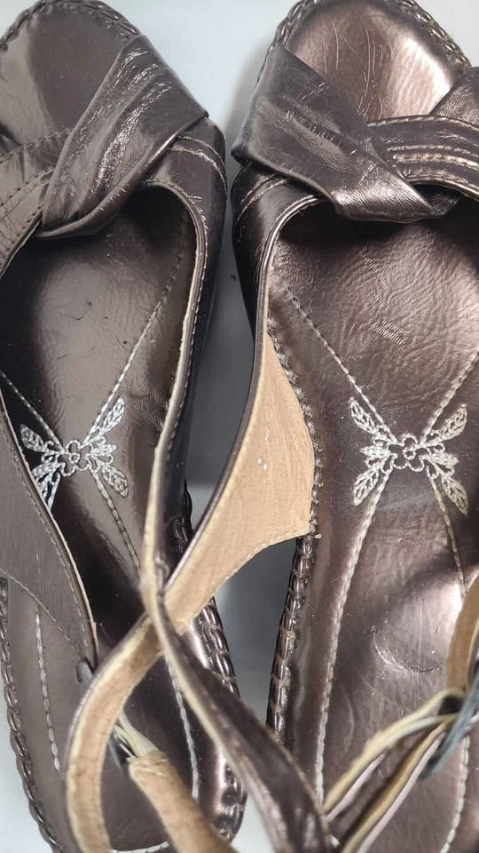Metallic Bronze Wedge Sandals Size 38 - photo 3