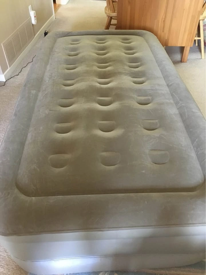 Roots Double High Extra Wide Twin Air Mattress P/U Markham - photo 2