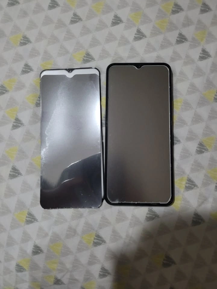 Samsung Phone [For parts] - photo 2