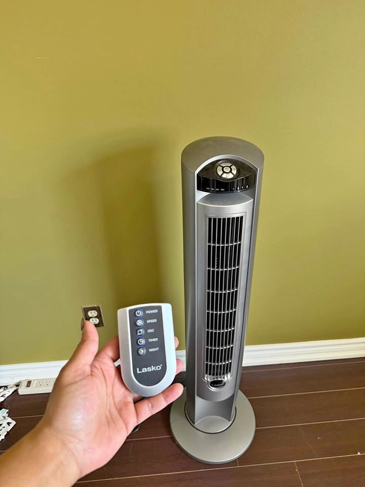 Lasko electric oscillating fan with remote