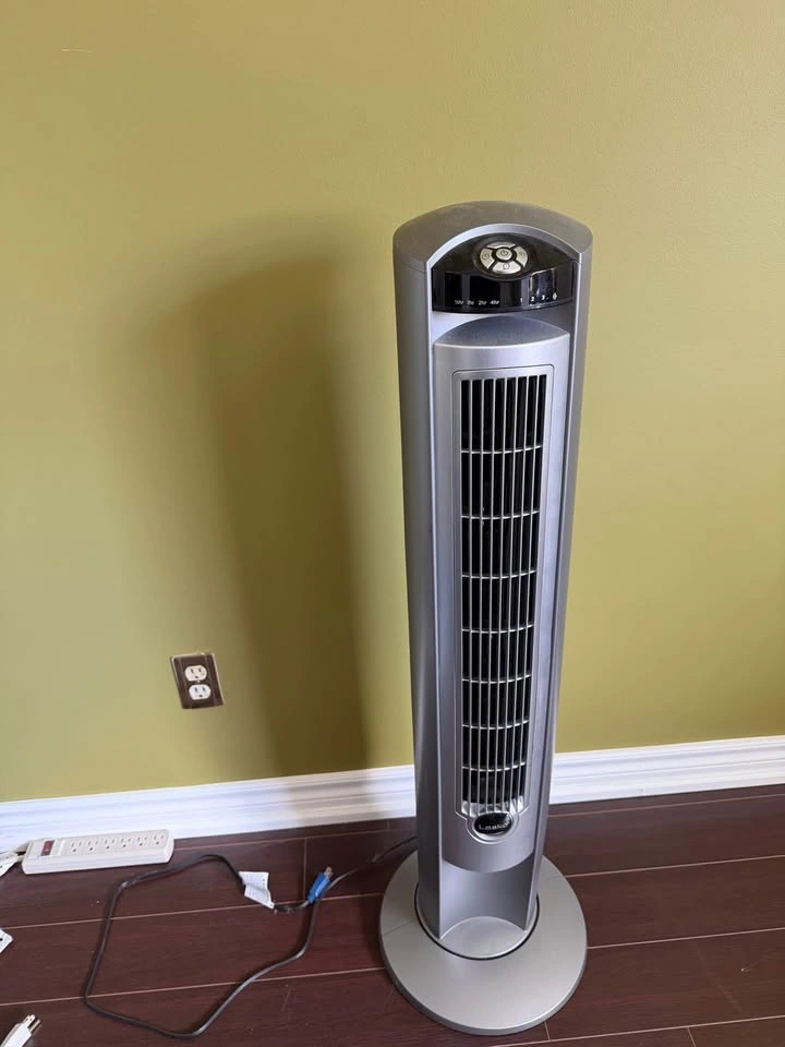 Lasko electric oscillating fan with remote - photo 2