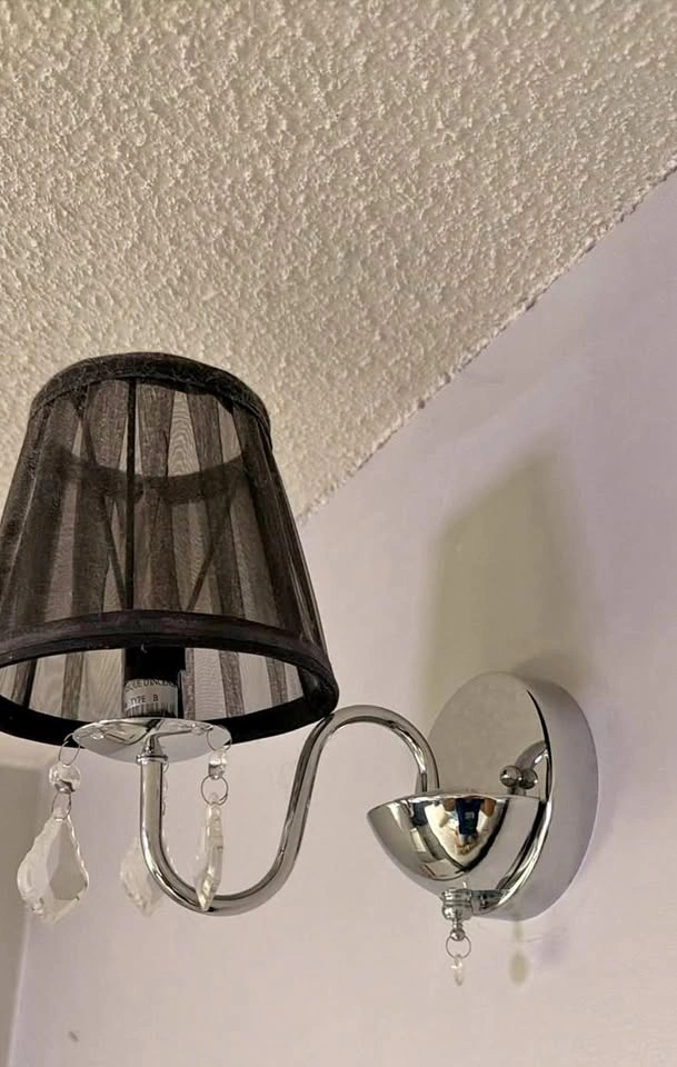 Black & Crystal 1-Light Wall Sconce – Elegant Modern Fixture