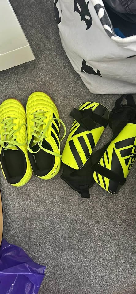 Kids soccer shoes