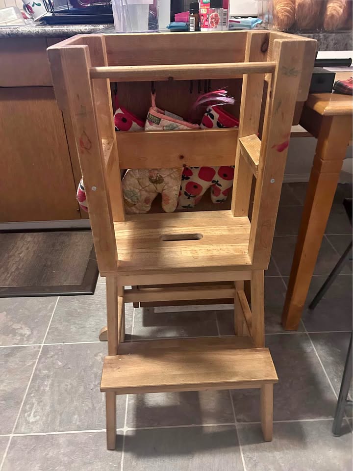 Kitchen helper tower
