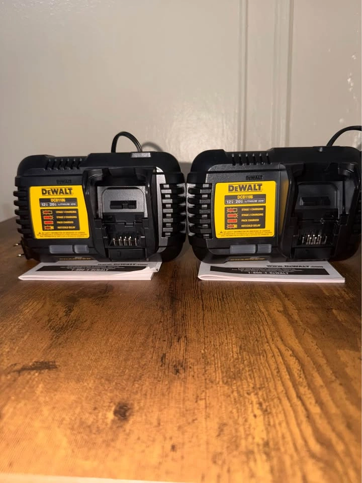 DEWALT DCB1106 12V/20V 6 Amp FAST CHARGER - New - photo 2