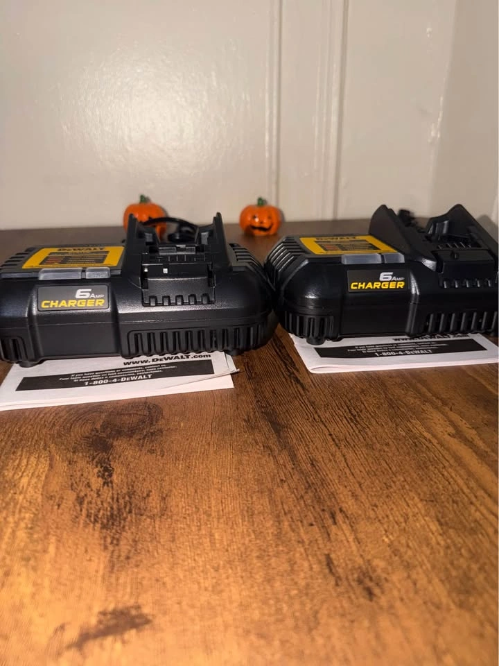 DEWALT DCB1106 12V/20V 6 Amp FAST CHARGER - New - photo 5