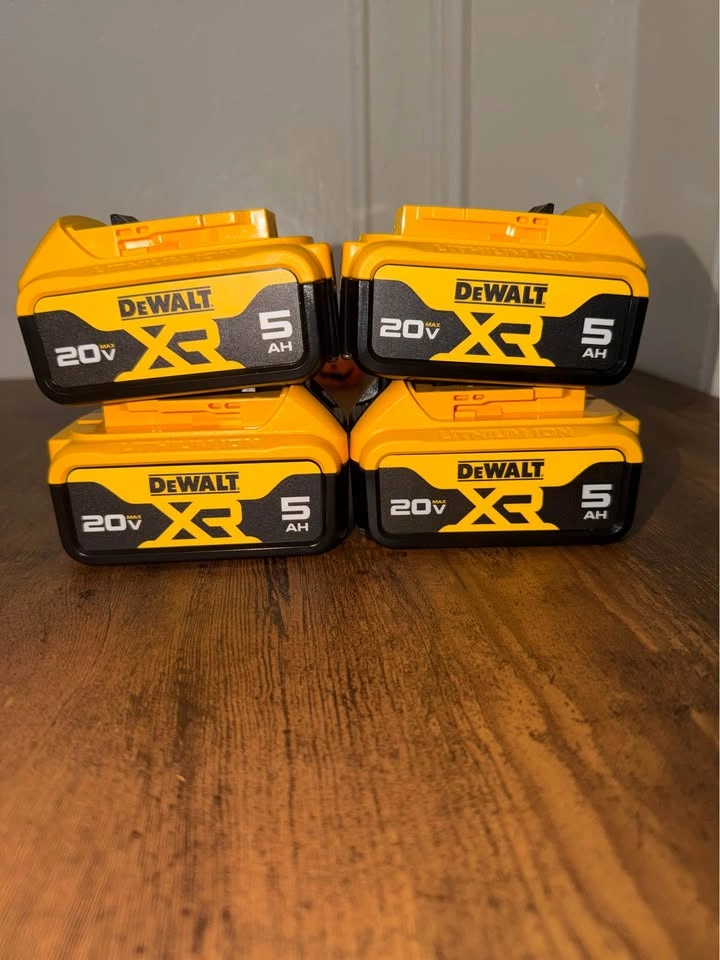 DEWALT 20V MAX XR 5.0Ah Battery - Full Charge - 100% Genuine - photo 2