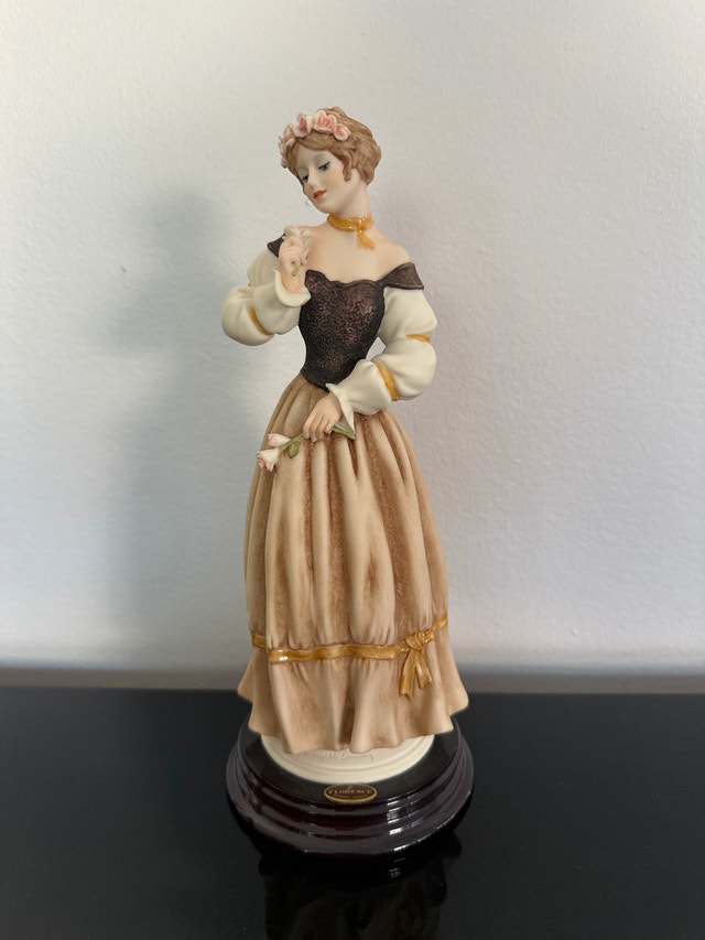Vintage Giuseppe Armani Florence 'April Roses' Figurine (1570C)