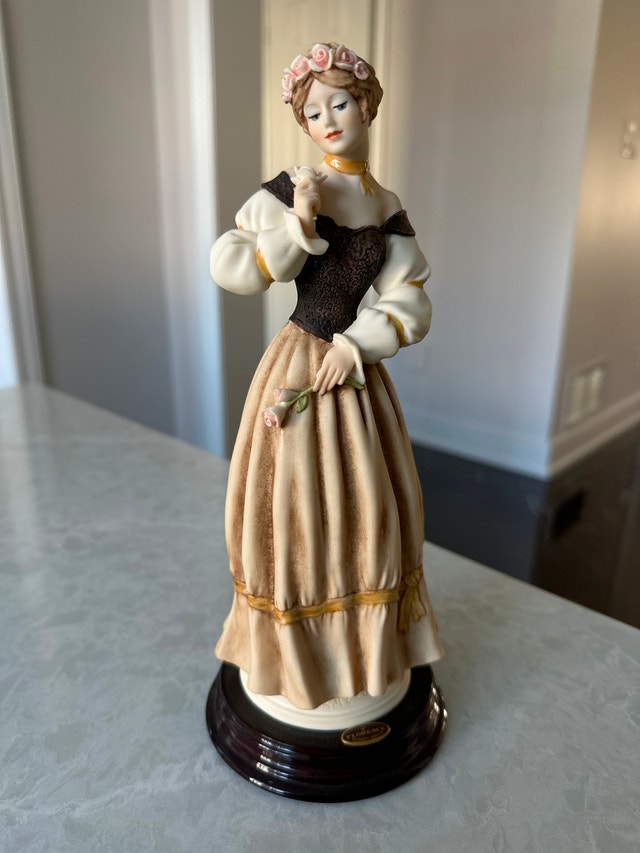 Vintage Giuseppe Armani Florence 'April Roses' Figurine (1570C) - photo 2