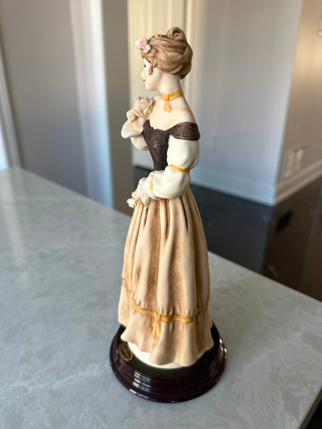 Vintage Giuseppe Armani Florence 'April Roses' Figurine (1570C) - photo 3
