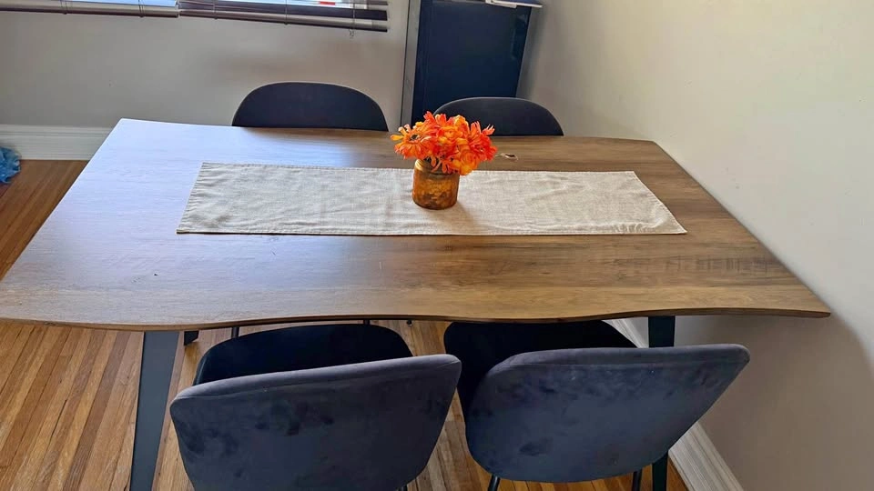 STRUCTUBE - Live Edge Style Dining Table with 4 Chairs